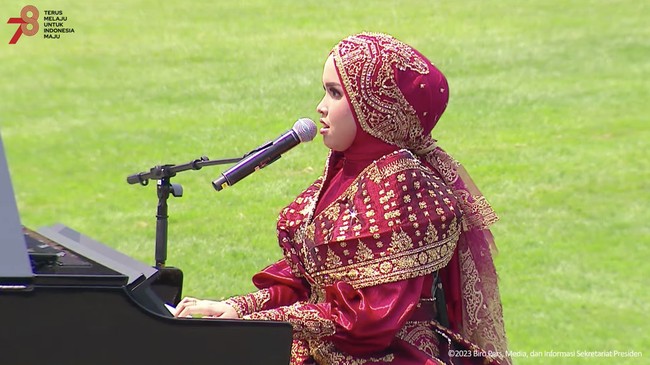 Putri Ariani tampil dan main piano untuk perayaan Kemerdekaan RI ke-78 di Istana Merdeka. Ia juga minta dukungan Jokowi untuk semifinal AGT 2023.