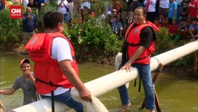 VIDEO: Anies Baswedan Ikut Lomba Tarik tambang Dan Gebuk Bantal