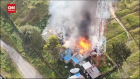 VIDEO: Kelompok Bersenjata Papua Bakar Rumah BTS Di Ilaga