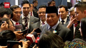VIDEO: Foto Jokowi Di Baliho Capres, Prabowo: Gak Apa-apakan?
