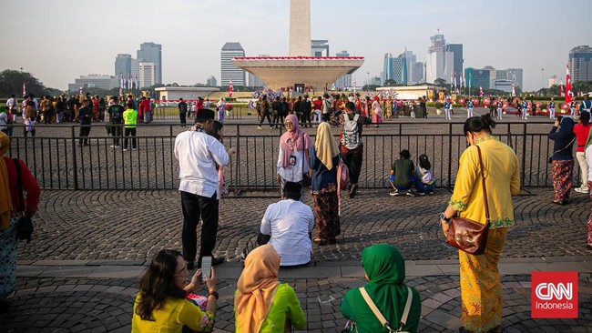 FOTO: Kirab Budaya Jelang Pengibaran Merah Putih di Istana Merdeka