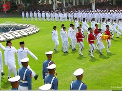 Detik-detik Sepatu Paskibraka Lilly Wenda Lepas Sebelah Saat Upacara