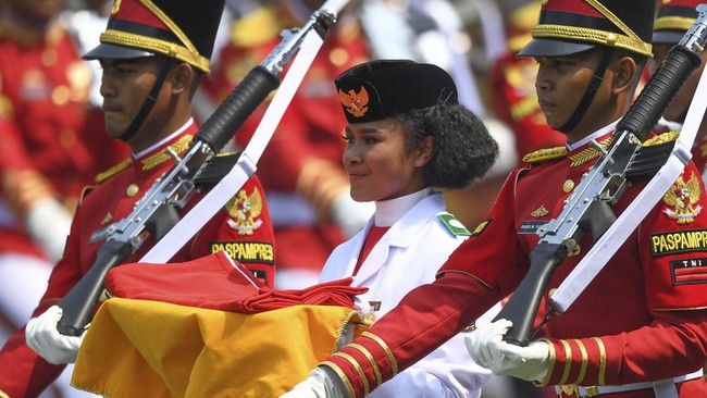 Pemerintah bakal menggelar kirab bendera pusaka Merah Putih dan teks original proklamasi ke Ibu Kota Nusantara (IKN) besok, Sabtu (10/8).