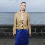 Saudara Bella dan Gigi, Alana Hadid Debut Jadi Model di Copenhagen Fashion Week