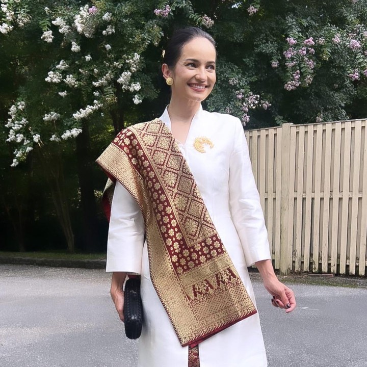 <p>Dinikahi oleh diplomat membawa peran baru yang harus dijalani Enzy Storia. Kini, ia menjadi bagian dari menjadi anggota organisasi Dharma Wanita Persatuan (DWP) KBRI Washington DC, Amerika Serikat. (Foto: Instagram @enzystoria)</p>