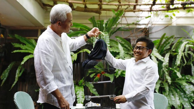Bakal capres dari PDIP Ganjar Pranowo bertemu dengan Ketua Umum PKB Muhaimin Iskandar. Keduanya berada di kutub berbeda di koalisi Pilpres 2024.