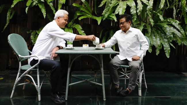 Ketum PKB Muhaimin Iskandar atau Cak Imin mengaku ada sinyal ajakan dari Ganjar Pranowo untuk bergabung ke koalisi parpol pendukungnya.