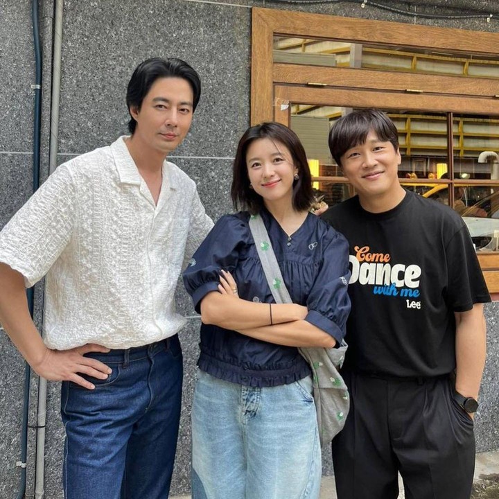 <p>Drama Korea<em> Moving</em> baru saja tayang dan langsung menjadi tontonan favorit pencinta drakor, Bunda. Di dalamnya, ada banyak selebriti ternama yang terlibat. Di antaranya ada Han Hyo Joo dan Jo In Sung. (Foto: @Instagram @hanhyojoo222)<br /><br /><br /></p>
