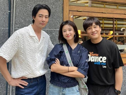 5 Potret Kedekatan Han Hyo Joo dan Jo In Sung di Luar Drama Korea Moving