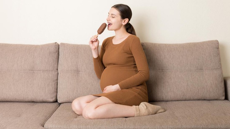 Ibu Hamil Makan Es Krim