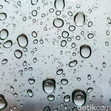 Didominasi Hujan Ringan, Ini Prakiraan Cuaca Malam Tahun Baru 2025