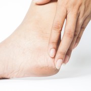 6 Cara Mengatasi Tumit Kaki Pecah-pecah dan Kering, Mudah Dilakukan di Rumah!