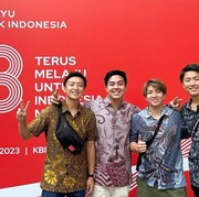 Cara Unik 6 Seleb Rayakan HUT RI Ke-78, Ikut Lomba Bareng Warga Hingga Kibarkan Bendera Dalam Air