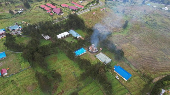 Dua warga sipil dan satu anggota Satpol PP yang dilaporkan ditembak anggota KKB telah menjalani perawatan. Aparat TNI dan Polri memburu para pelaku.