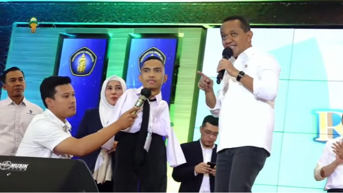 Melihat lebih dekat kisah viral maba Universitas Brawijaya yang mendapat beasiswa dari menteri investasi/Foto: Youtube/Kementerian Investasi - BKPM