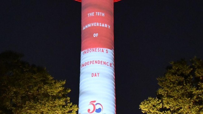 Menara di Balai Kota Seoul dan Menara Namsan Korea Selatan tampak gemerlap dengan sorotan lampu merah-putih di HUT ke-78 RI.