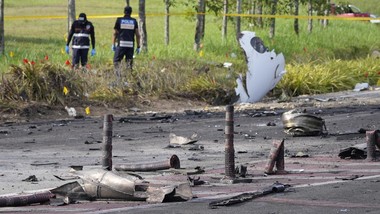 Malaysia Selidiki Penyebab Pesawat Jatuh Timpa Motor-Mobil, 10 Tewas