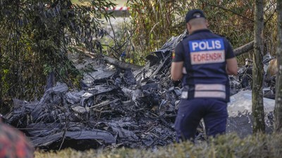 Pilot pesawat, Sharul Kamal Roslan, sempat melontarkan kalimat menyentuh ke sang ibu sebelum pesawat jatuh di jalanan Selangor, Malaysia, Jumat (17/8).