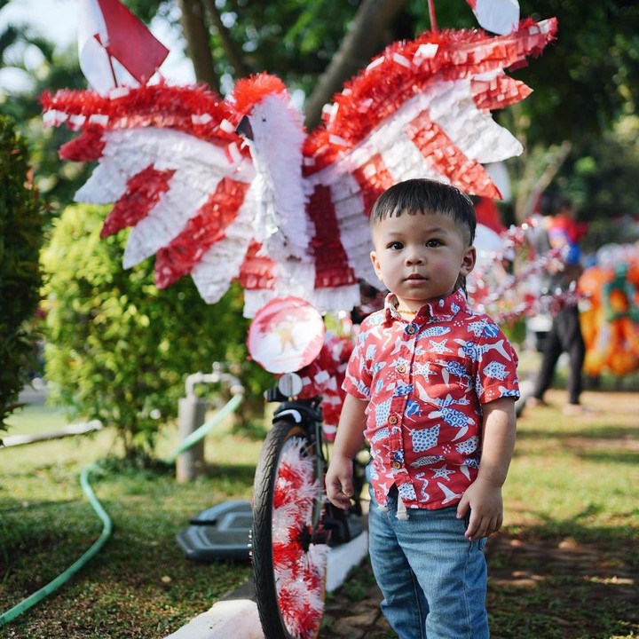 <p>Banyak netizen gemas melihat tingkah dan ekspresi Issa selama lomba, nih. Tak sedikit dari mereka yang turut senang karena ia menjadi juara. (Foto: Instagram: @nikitawillyofficial94)</p>