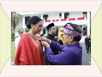 Putri Tanjung Dianugerahi Penghargaan Satyalancana Wira Karya