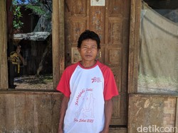 Sosok Pemanjat Tiang Bendera yang Viral di Cianjur