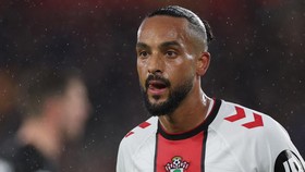 Theo Walcott Pensiun di Usia 34 Tahun