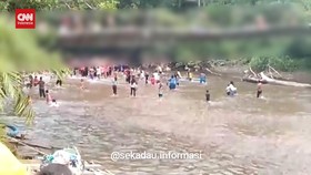 VIDEO: Jembatan Gantung di Sekadau Kalbar Putus saat Lomba 17-an