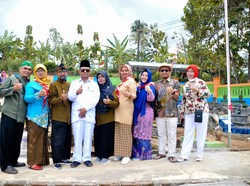 Alasan Warga Blitar Gelar Upacara HUT RI di Tengah Kuburan