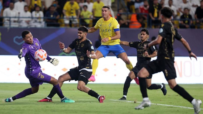 Al Nassr menelan kekalahan back to back di Liga Arab Saudi setelah dikalahkan Al Taawoun 0-2. Kali ini Cristiano Ronaldo bermain untuk Al Nassr.