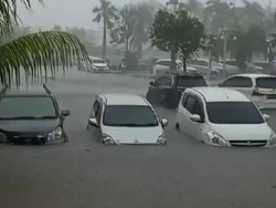 Viral, Banjir Rendam Mobil Parkir di Pelabuhan Sekupang Usai Hujan Deras