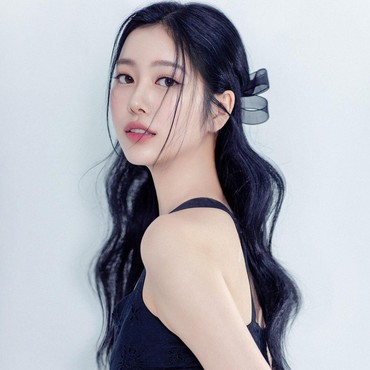 Jane MOMOLAND Bantah Rumor Kencan dengan Joshua SEVENTEEN