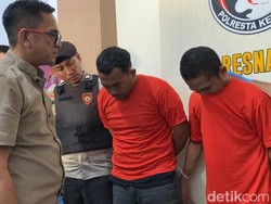 2 Pria di Kendari Terima 1 Kg Paket Ganja, Mewek Saat Diciduk Polisi