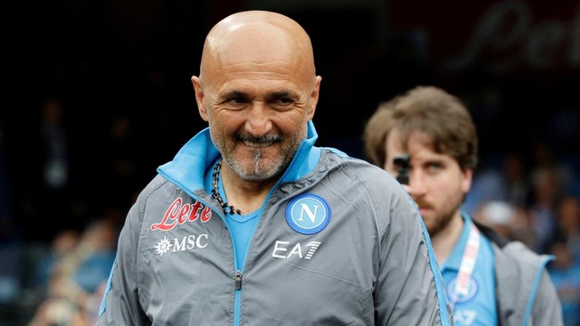 Luciano Spalletti resmi menjadi pelatih timnas Italia mulai 1 September menggantikan Roberto Mancini. Keputusan yang membuat Spalletti bermasalah dengan Napoli.