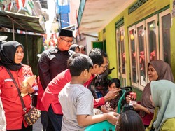 Kader PDIP Surabaya Door to Door Perkuat Dukungan Ganjar Pranowo