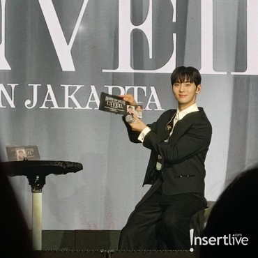 Serba Bisa, Hwang Min Hyun Jadi Penyiar Radio di Konser 'Unveil' Jakarta 2023