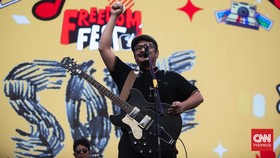 Sore Band 'Sihir' Penonton Freedom Fest di Velodrome
