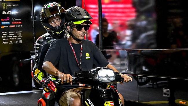 Pembalap Mooney VR46 Racing Team Marco Bezzecchi mengaku akan meminta kenaikan gaji kepada bosnya yakni Valentino Rossi.