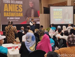 Anies Minta Relawan Tak Kritik Pemerintah: Wong Sudah Mau Selesai