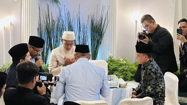 Bek kiri Timnas Indonesia Pratama Arhan sah menikah dengan Nurul Azizah di Tokyo, Jepang, Minggu (20/8) pukul 11:00 WIB.