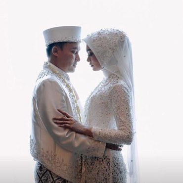 Mantan Istri Tengku Tezi Pamer Wajah Anak usai Nikah Lagi