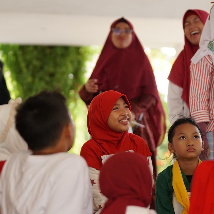 <p>Acara ini pun diakhiri dengan games interaktif berupa kuis seputar Hari Kemerdekaan dan pembagian hadiah untuk kostum terbaik bertema Kemerdekaan Indonesia, Bunda. Setiap pemenang mendapatkan e-wallet senilai Rp200 ribu. Nah, itulah keseruan dari acara Kids Fun Day hari ini, sampai jumpa di acara selanjutnya, ya, Bunda (Foto: Tim HaiBunda)</p>