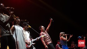 Maliq & D'essentials Jadi Penampil Kejutan di Konser Coldplay Jakarta