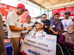 Menparekraf Rayakan HUT RI dengan Membantu Disabilitas