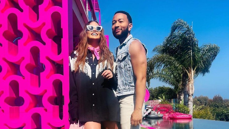 Reaksi Chrissy Teigen tentang Lagu All Of Me Reaksi Chrissy Teigen tentang Lagu All Of Me