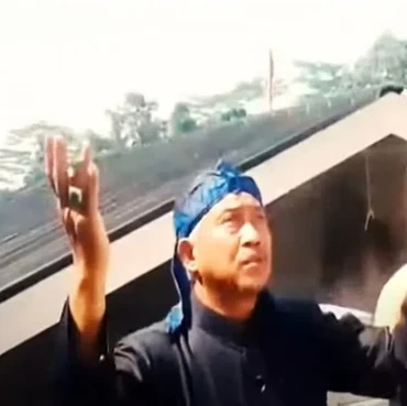 Berdoa Minta Malaikat Jibril Turunkan Uang, Abah Yusuf Ternyata Pimpinan ...