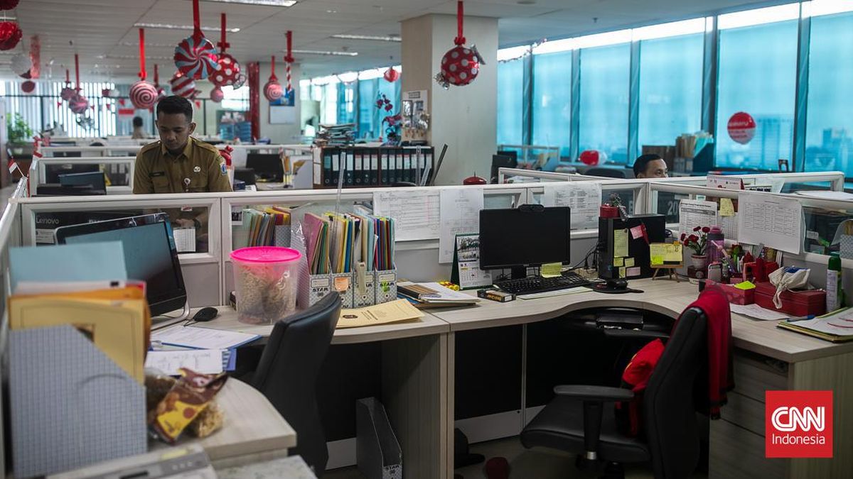 Ramai-ramai Pemda Siapkan Skema WFH Demi Hemat BBM Imbas Perang