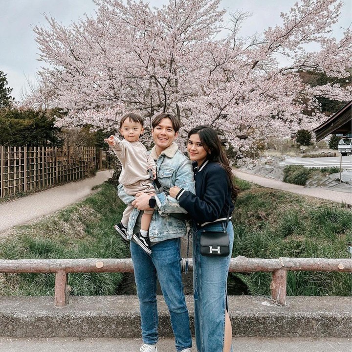 <p>Selama ini, rumah tangga Audi dan Anthony selalu terlihat hangat dan hamonis. Tak jarang dari netizen mengungkapkan kekaguman pasangan ini, Bunda. "Suka banget lihat pasangan ini," ujar akun @man****. (Foto: Instagram @anthonyxie_)<br /><br /><br /></p>