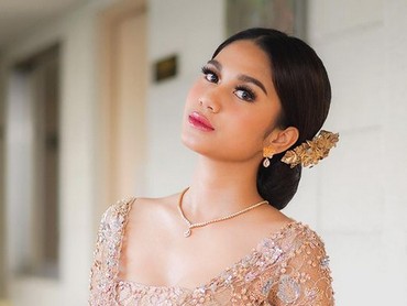 img-title Terpopuler: Genggaman Azizah Salsha ke Mertua vs Terduga Pasangan Prewed Pakai Flare