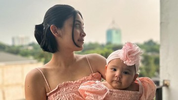 AYAH ADIPATI DOLKEN TEMANI ISTRI MENYUSUI SI KECIL