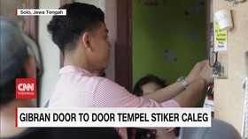 VIDEO: Gibran Door to Door Tempel Stiker Caleg